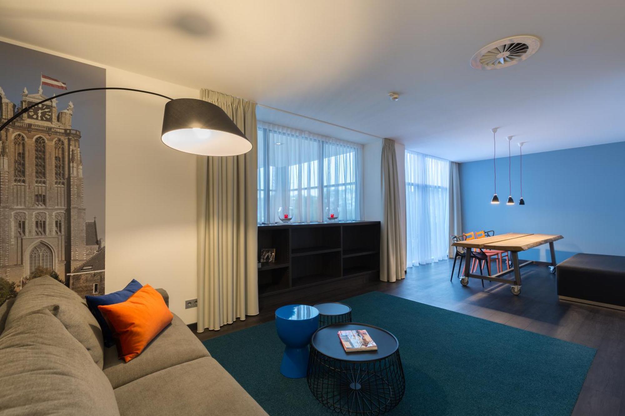 Executive Suite,943362418:JPEG